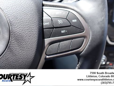 Used 2019 Jeep Cherokee Limited w/ Luxury Group AWD/4WD image 12