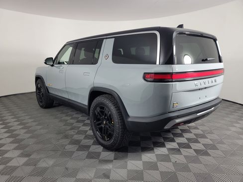 Used 2022 Rivian R1S Launch Edition image 3