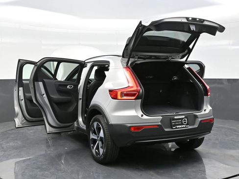 Used 2024 Volvo XC40 B5 Plus image 28