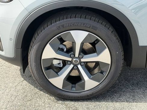 New 2026 Volvo XC40 B5 Plus w/ Protection Package Premier AWD/4WD image 11