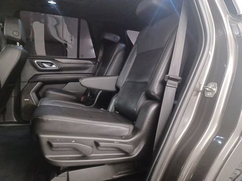 Used 2021 Chevrolet Tahoe LT w/ LT Signature Package RWD image 10