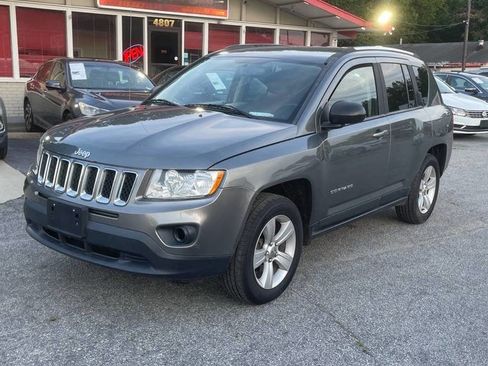 Used 2013 Jeep Compass Latitude AWD/4WD image 2