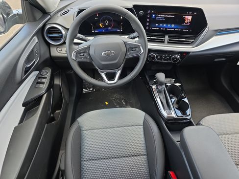 New 2026 Chevrolet Trax LT w/ Midnight Edition FWD image 12