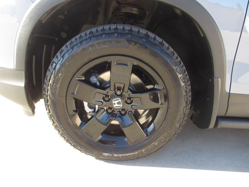 Used 2025 Honda Ridgeline Black Edition image 4