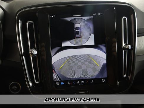 Used 2024 Volvo XC40 B5 Plus image 5