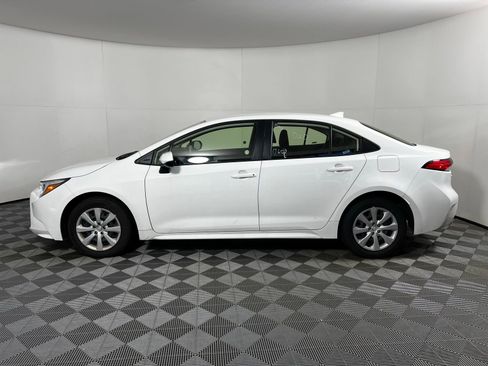 Used 2025 Toyota Corolla LE image 8