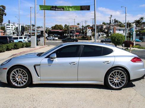 Used 2016 Porsche Panamera image 2