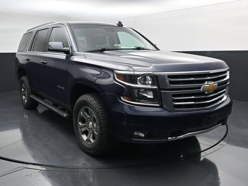 Used 2018 Chevrolet Tahoe LT w/ Luxury Package AWD/4WD image 2