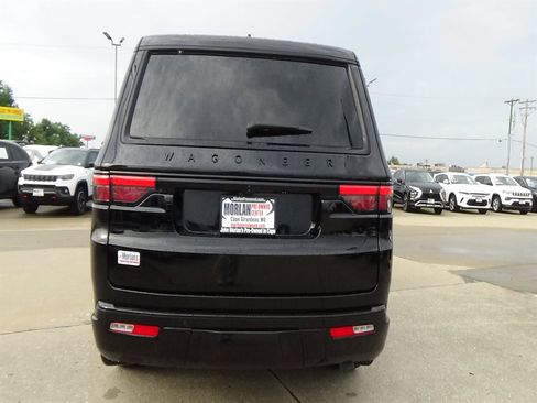 Certified 2024 Jeep Wagoneer Series II w/ Convenience Group I AWD/4WD image 7