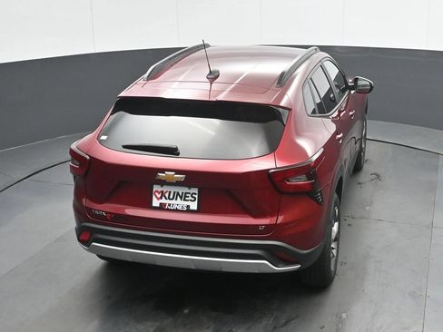 Used 2025 Chevrolet Trax LT FWD image 29