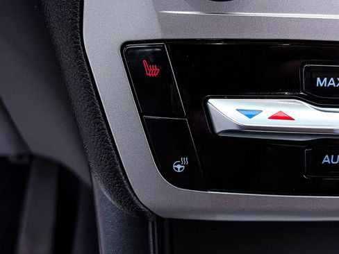 Used 2022 Ford Explorer XLT w/ Equipment Group 202A image 26