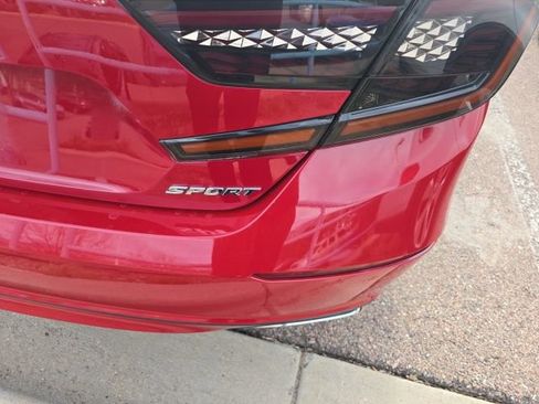 Used 2018 Honda Accord Sport image 9