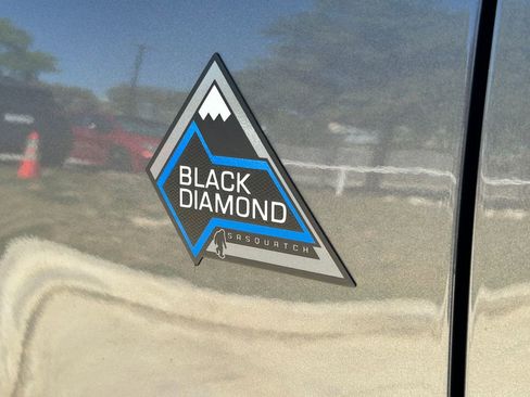 Used 2022 Ford Bronco Black Diamond w/ Sasquatch Package image 17