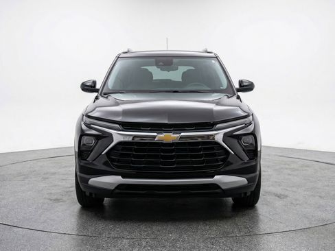 Used 2025 Chevrolet TrailBlazer LT FWD image 2