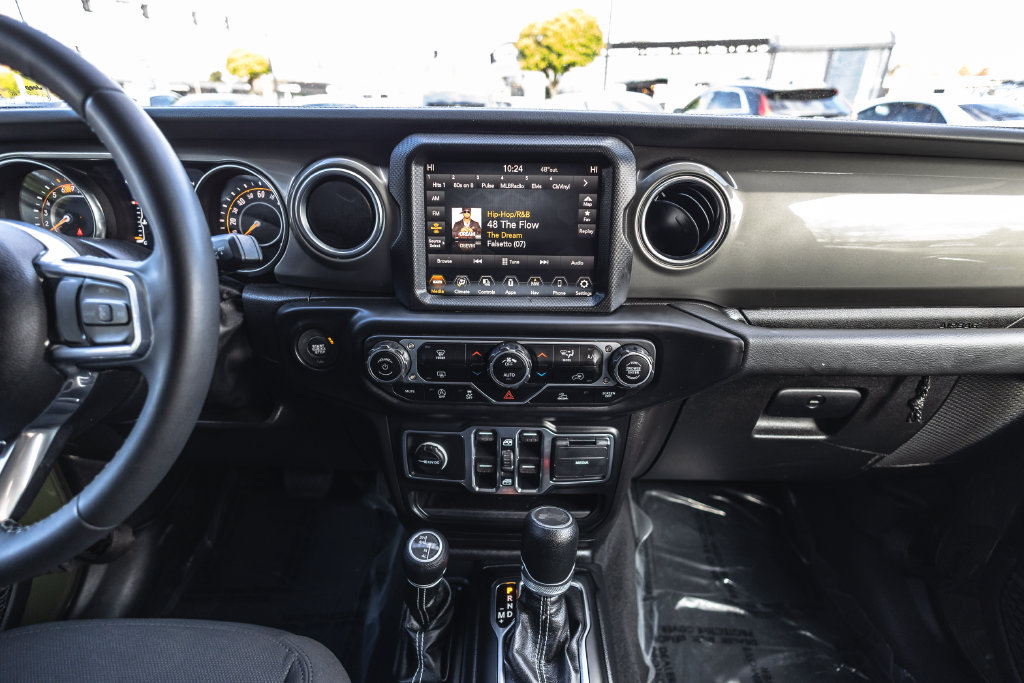 Used 2023 Jeep Wrangler Unlimited Sahara AWD/4WD image 25