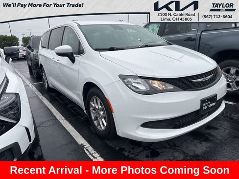 Used 2023 Chrysler Voyager LX FWD image 1