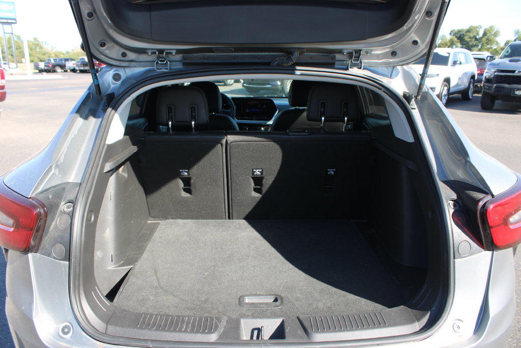 Used 2025 Chevrolet Trax LT FWD image 13