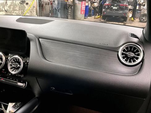 Used 2023 Mercedes-Benz GLA 250 4MATIC image 18