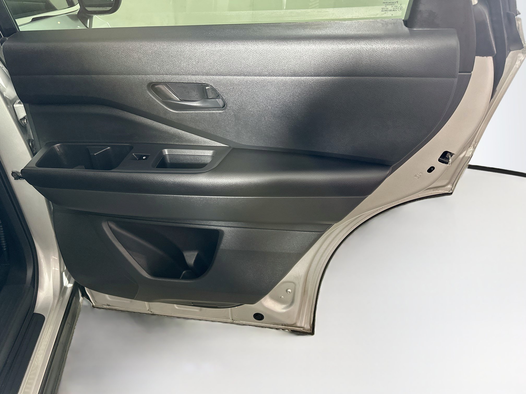 Used 2025 Nissan Pathfinder SV FWD image 31