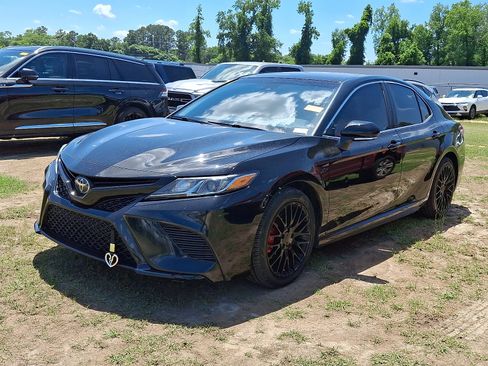 Used 2019 Toyota Camry SE w/ Convenience Package FWD image 3