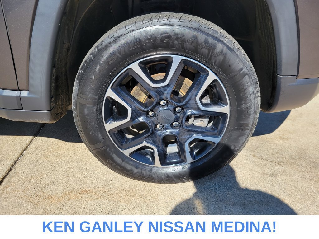 Used 2019 Jeep Compass Trailhawk w/ Popular Equipment Group AWD/4WD image 22
