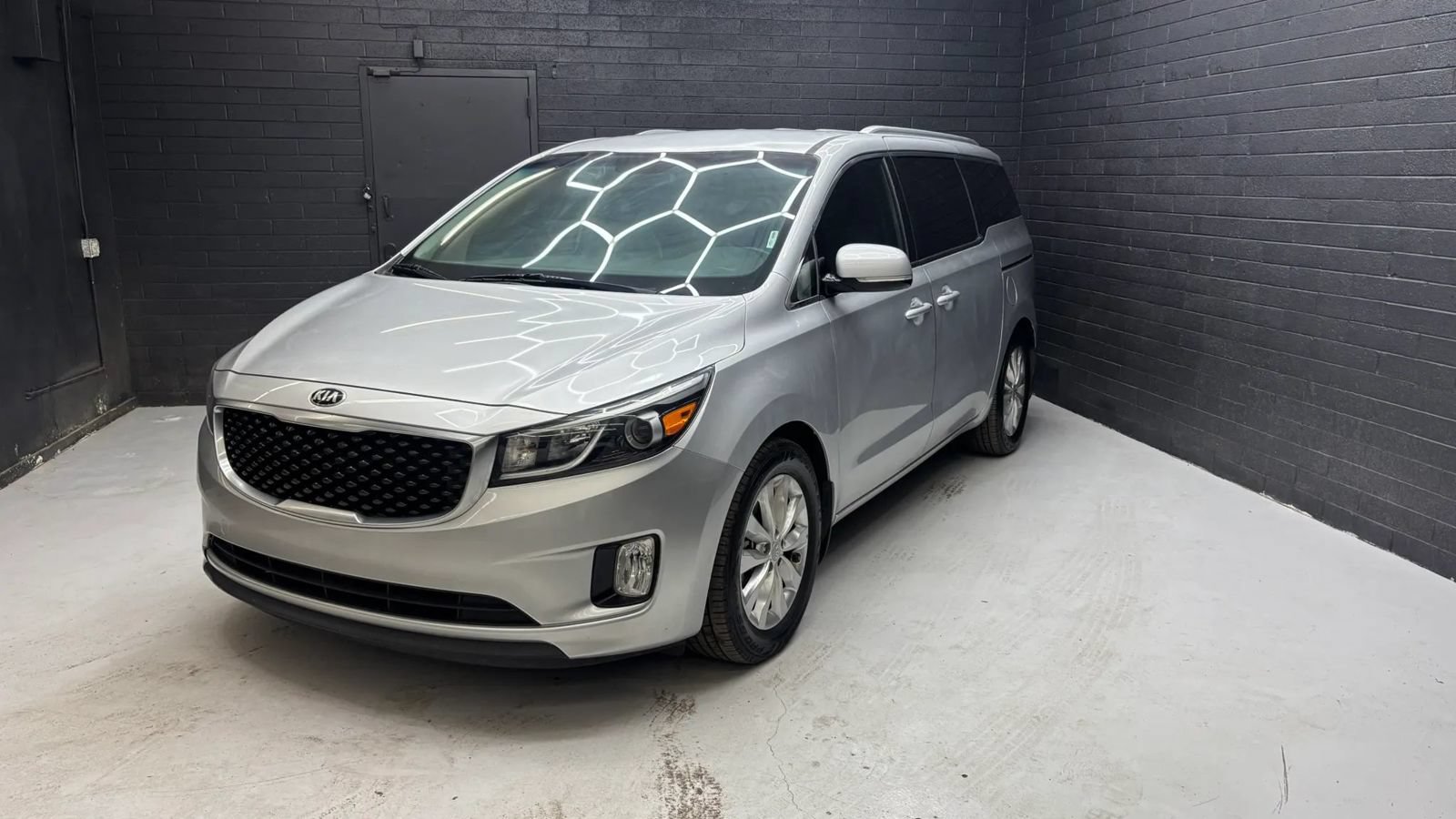 Used 2016 Kia Sedona EX FWD image 2