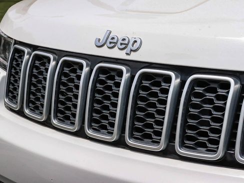 Used 2018 Jeep Grand Cherokee Limited RWD image 3