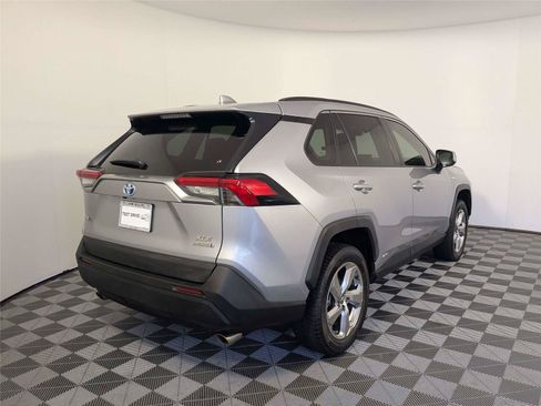 Used 2021 Toyota RAV4 XLE Premium AWD/4WD image 5