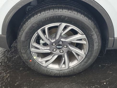 New 2026 Lincoln Corsair Premiere image 5