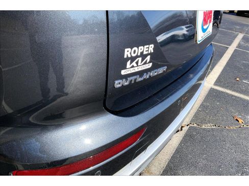 Used 2024 Mitsubishi Outlander SE image 31