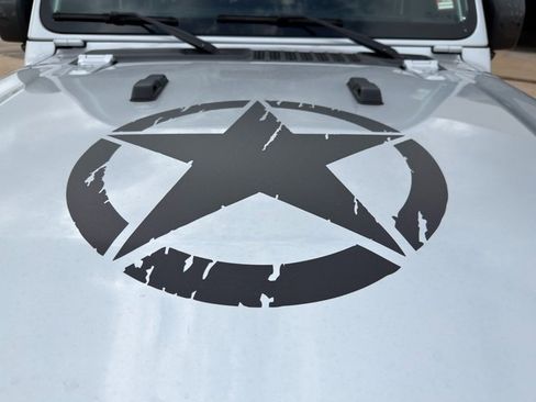 Used 2024 Jeep Wrangler Sahara image 7