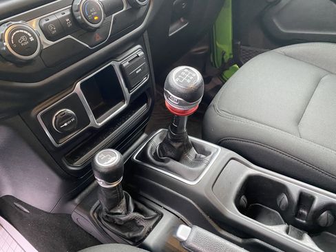 Used 2019 Jeep Wrangler Unlimited Sport image 29