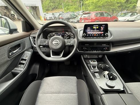 Used 2023 Nissan Rogue SV AWD/4WD image 14
