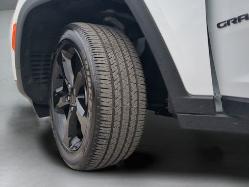 Used 2025 Jeep Grand Cherokee L Laredo image 63