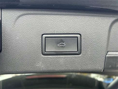 Used 2024 Volkswagen Atlas SEL Premium R-Line image 16