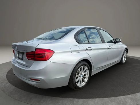 Used 2018 BMW 320i xDrive Sedan w/ Convenience Package image 5