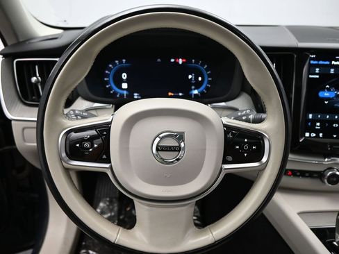 Used 2023 Volvo XC60 B5 Plus image 12