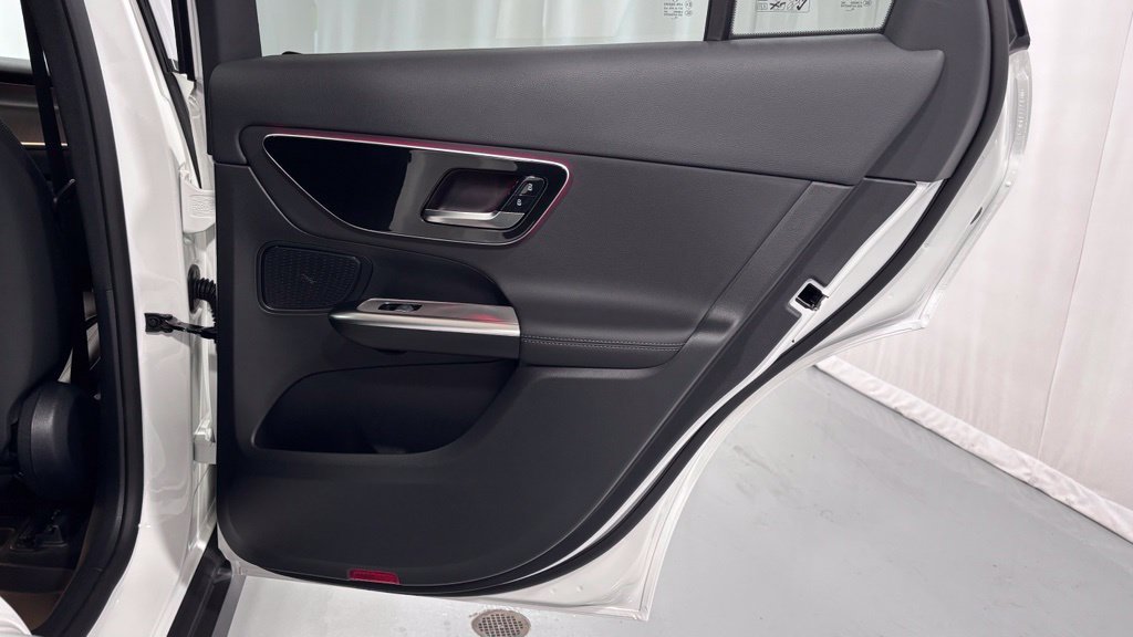 Certified 2025 Mercedes-Benz GLC 300 4MATIC image 27