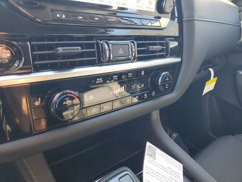 New 2025 Nissan Pathfinder SL image 17