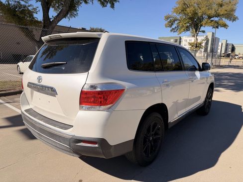 Used 2013 Toyota Highlander FWD image 4