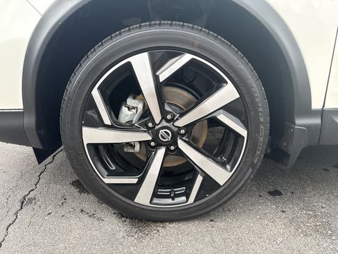 Used 2022 Nissan Rogue Sport SL w/ Premium Package image 9