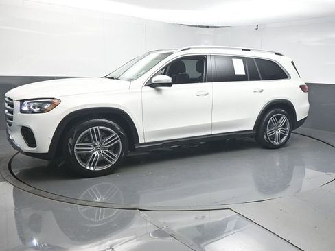 Used 2026 Mercedes-Benz GLS 450 4MATIC image 4