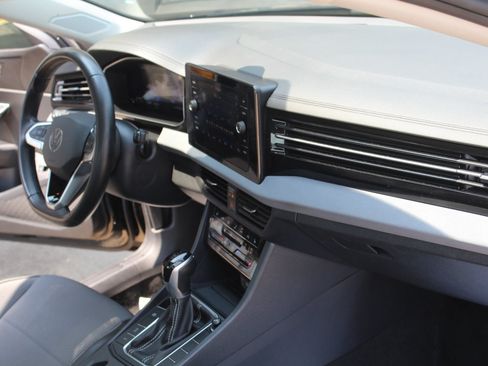 Used 2025 Volkswagen Jetta SE FWD image 20