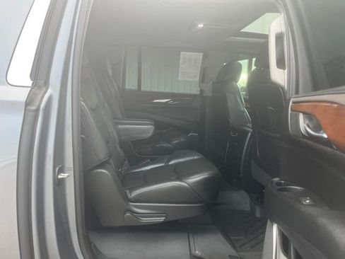 Used 2019 Cadillac Escalade ESV Luxury image 32