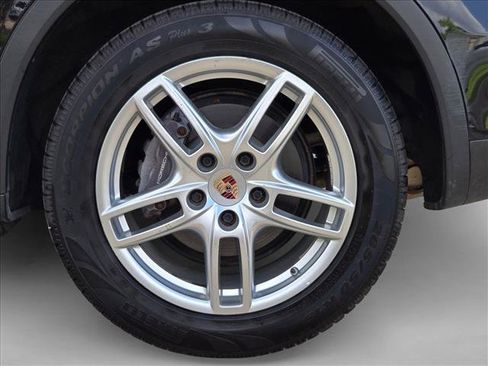 Used 2014 Porsche Cayenne Platinum Edition AWD/4WD image 23