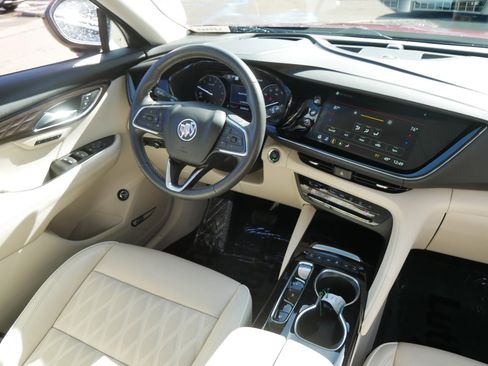 Used 2022 Buick Envision Avenir w/ Technology Package II image 9