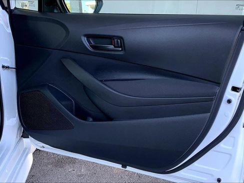 Used 2025 Toyota Corolla LE w/ Convenience Package image 23