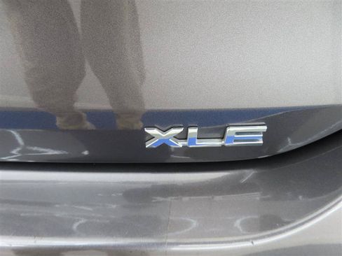 Used 2022 Toyota Highlander XLE FWD image 14