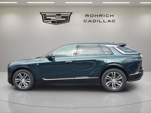 Certified 2025 Cadillac Lyriq Luxury AWD/4WD image 9