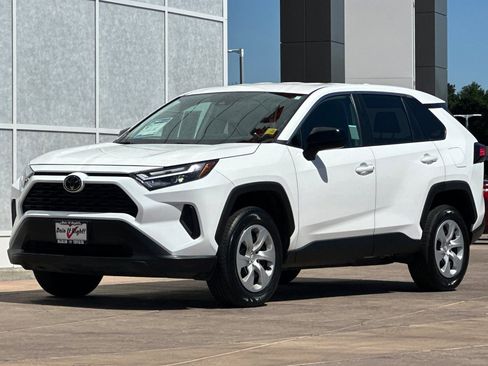 Used 2024 Toyota RAV4 LE AWD/4WD image 8